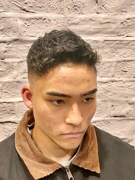 銀座マツナガ 新宿野村ビル店 癖毛を活かすフェードスタイル