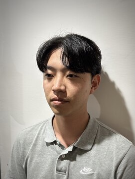 レオヘアワークス(LEO HAIR WORKS) センターパート　刈り上げ　メンズ　新潟　ニュアンスパーマ