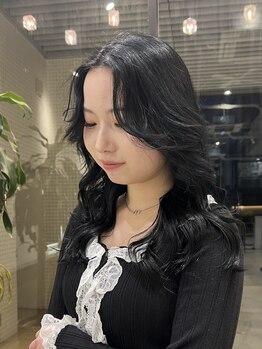 ルィ 名古屋栄(llwy)の写真/韓国風レイヤーカットで最旬トレンドを！SNSで人気のカットとカラーで魅力UP◎似合わせカット/トレンドヘア