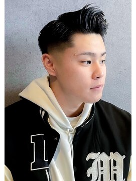 フジヤマバーバーショップ アジト(FUJIYAMA BARBER SHOP ajito) スキンフェードサイドパート【田中美旺】b803