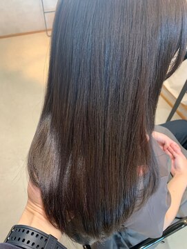 ハチ(hachi) 暗髪ダークグレージュツヤ髪☆髪質改善ナチュラルストレート小顔