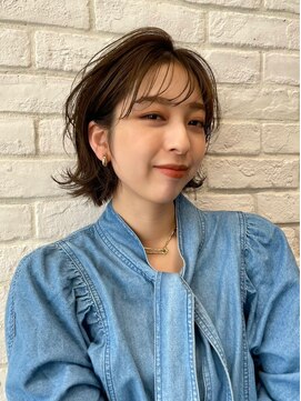 ザシー オモテサンドウ(The C) 20代30代40代ナチュラル大人可愛いレイヤースタイル