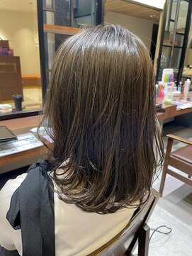 アトレ 南堀江店(attrait) 大人可愛いミディアムレイヤーオリーブベージュ