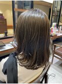 大人可愛いミディアムレイヤーオリーブベージュ