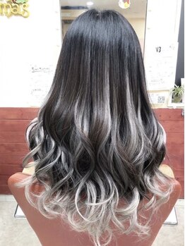 ロジーリリーヘアーズ(Rosy Lily hair's)の写真/100％人毛シールエクステなのでコテ巻きやアイロンの使用OK◎長持ちするので色飛びもしにくいのが嬉しい♪