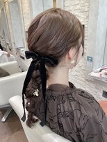 ヴィサージュプラス(VISAGE plus)&nbsp;お呼ばれヘア♪編みおろしスタイル×ベロアリボン