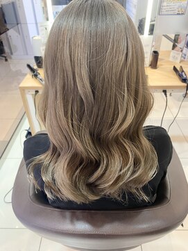 アイディー バイ ケンジ(id. by KENJE) 初ブリーチにおすすめ！王道ミルクティーベージュ