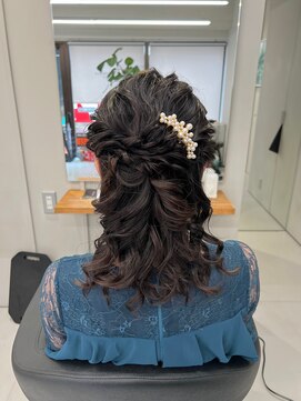 バルベストーキョーサウス(BARBES TOKYO SOUTH) ミディアムヘアのゆるふわハーフアップ【清板】