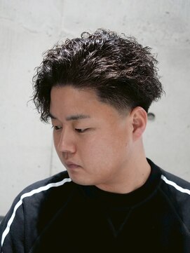 MEN'S/ツイストスパイラル×テーパーフェード/サイドパート