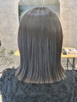 ヘイリー(HAILEY) 切りっぱなしボブ×赤み消し透明感カラー