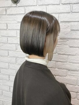 レーベン(Leben) #ショートボブ #ベージュ #インナーカラー