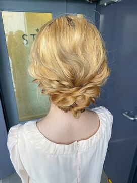 スターズ 渋谷(STARS) シニオン風ゆるふわヘアセット♪