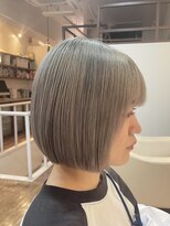 スタジオフォーエイチ(STUDIO 4H)&nbsp;自然と内に収まるボブ/シルバーベージュ/ブリーチカラー