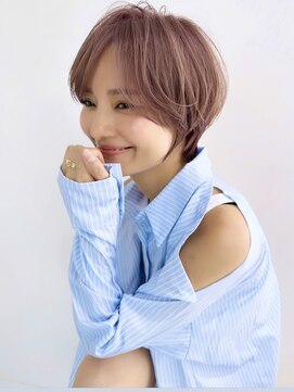 アンド ストーリーズ(&STORIES) 大人可愛い前髪ありひし形耳掛けマッシュショートボブ30代40代