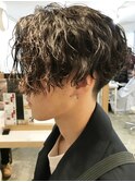 波巻きスパイラルパーマセンターパートツーブロックメンズパーマ
