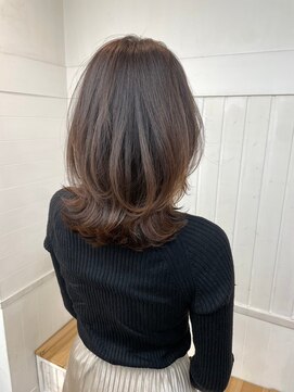 ナンバー ブラオ 名古屋栄(N° blao) レイヤーカット 外ハネミディアム カシスブラウン 春カラー