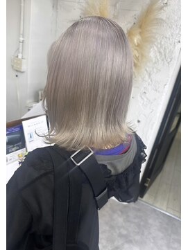 リア(riah) ダブルカラーミルクティーベージュレイヤーカット韓国ヘア