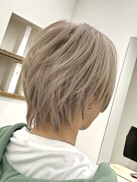 ヘルム(Helm) ホワイトグレージュ[名駅/透明感カラー/Wカラー/ハイライト]