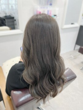 サロンドウイ(salon de OUI) グレージュカラー