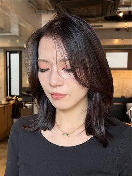 エインアンリー 明治神宮前(AIN.ANLY.) くびれヘア透明感アッシュベージュ大人ヘアフェミニンロング