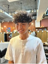 エディ(Edy)&nbsp;スペインカール前下がりマッシュシャドウパーマ海外ヘアスタイル