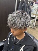 カットクラブ髪屋 ジャンキーズ(Junkey’s)&nbsp;ツイストスパイラル×シルバー