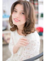 ヘアアンドビューティー ミック(Hair & Beauty miq) センターパートグレーベージュ外国人風エアリーミディa1