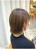 ハイライトカラーベージュアースカラー切りっぱなし外はねボブ