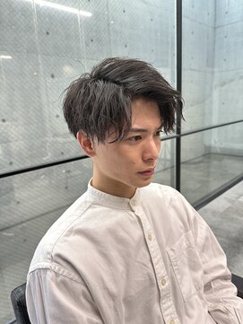 イーラ(era) 波打ちアップバングマッシュショート刈り上げツーブロック