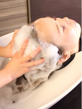 エーアイ 千石 巣鴨 白山店(Ai HAIR)の写真/カット+炭酸泉スパ¥5500*頭皮の汚れ除去して血行促進♪コリをほぐしてリラックス&頭皮ケア[千石/巣鴨/白山]