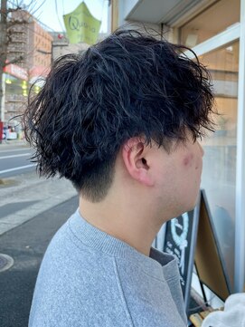 クオリア(Quaria) 刈り上げツーブロック前下がりマッシュツイストスパイラルパーマ