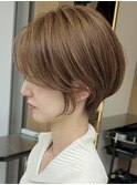 表参道白髪ぼかしウルフショートカットベージュアッシュ30代40代