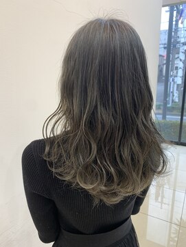 カーキグレージュ