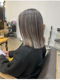白髪ぼかしのハイライトカラー　グレイカラー