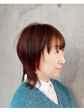 マノン(manon) 優しいマッシュレイヤーにピンクのイヤリングカラー