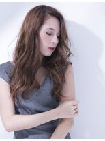 シャンプー 本店(SHAMPOO)&nbsp;かきあげた前髪とリラックスウェーブがベストマッチ