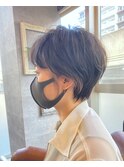 イヤリングカラー映えるマッシュショート