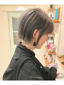 レンク(LENC) Coast.シルバーカラー×切りっぱなしボブ×ブリーチデザイン