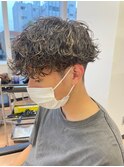 波巻きスパイラルパーマハイライトツーブロック刈り上げマッシュ