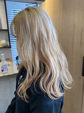 エイル 茶屋町(Eir) 【ハイトーン】【ブリーチ】【トリートメント】