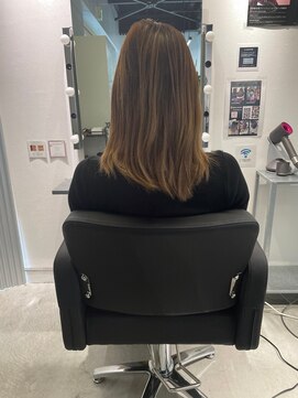 キング 梅田(K!ng) 縮毛矯正髪質改善ハイライトレイヤーカット梅田美容室エクステ