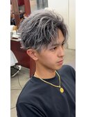 ホワイトシルバーバレイヤージュサーフフェザーショート