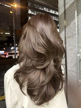 エッセンザ 梅田(ESSENZA) 海外レイヤー 色気 明るめカラー