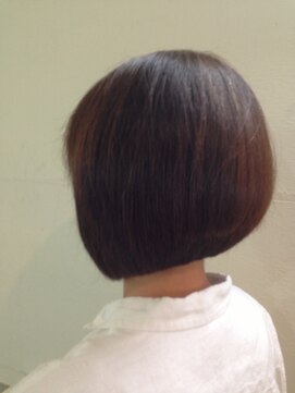 髪工房 ナチュラルシェイプ(natural shape) 前下がりシンプルボブ