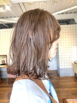 ヨイク(YOIKU) ミディアム切りっぱなしボブ