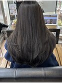 レイヤーカット／グレージュカラー