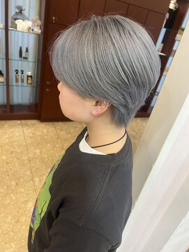 ブランシェ 名鉄小幡駅前店 ホワイトシルバーカラー【森】