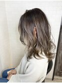 セミロング×グレージュ
