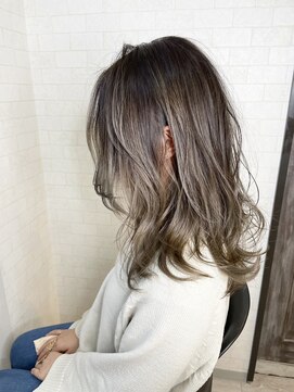 アルマモモ(Alma momo) セミロング×グレージュ