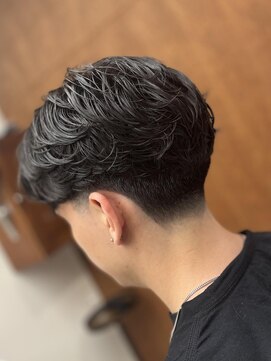 フランクス バーバー ウエストトウキョウ 吉祥寺店(FRANK’S BARBER WEST TOKYO) フェザーパーマサーフカール刈り上げセンターパート